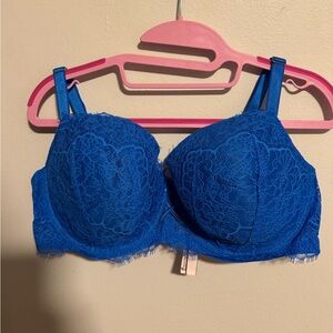 40DD Victoria’s Secret bra